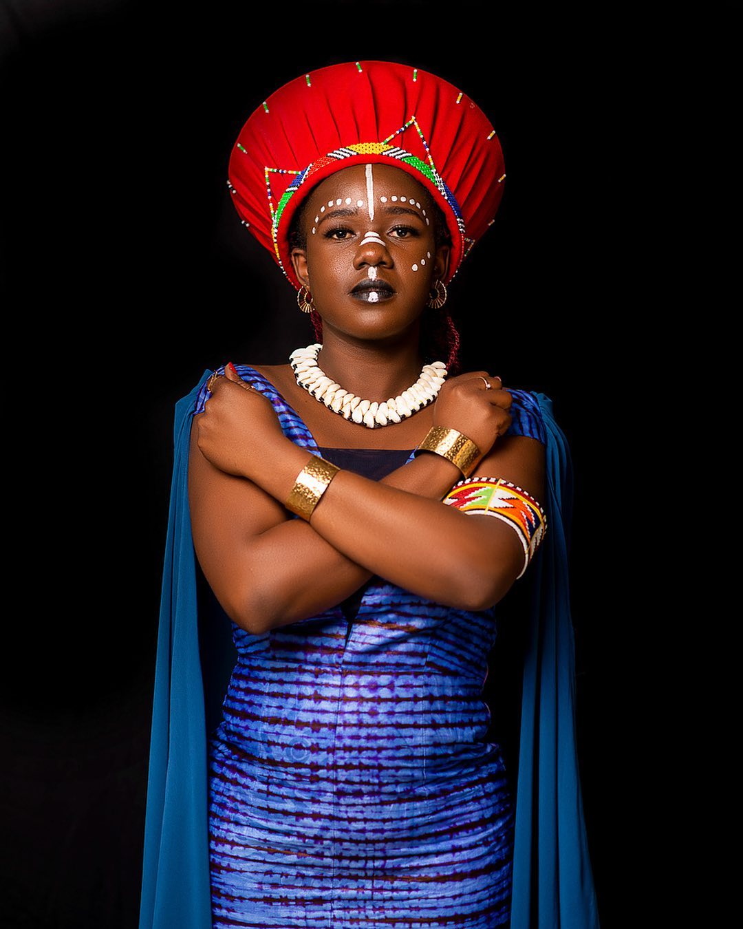 Portrait femme tenue royale africaine
