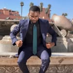 Portrait homme costume bleu Marrakech